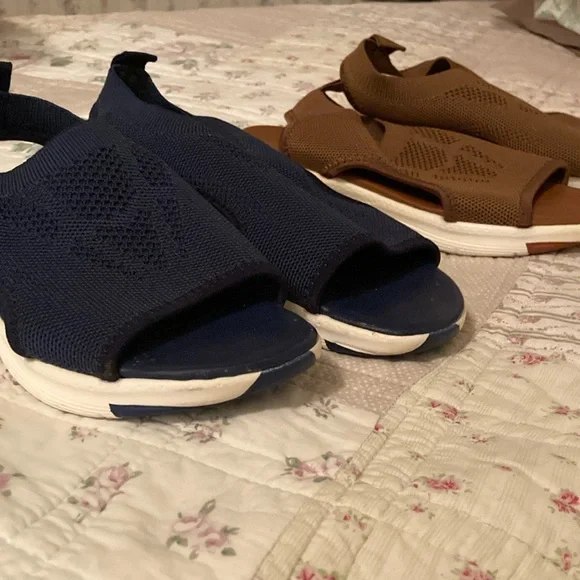 (2) Navy & Tan Athletic Stretchy Sandals - Picture 3 of 4